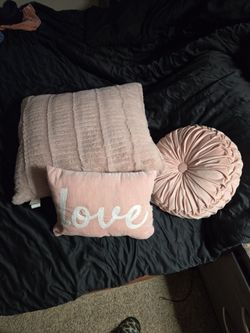 3 set of pillows vest offer