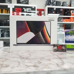 14" Macbook Pro With M1 Max Chip And 4TB SSD