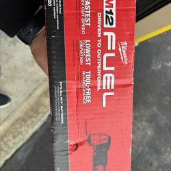 Milwaukee M12 Oscillating Tool 