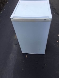 Very good condition Kenmore refrigerator