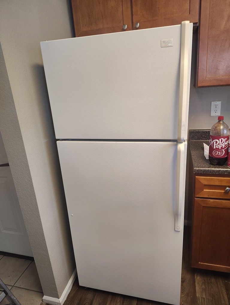 Whirlpool Fridge With Working Ice Maker