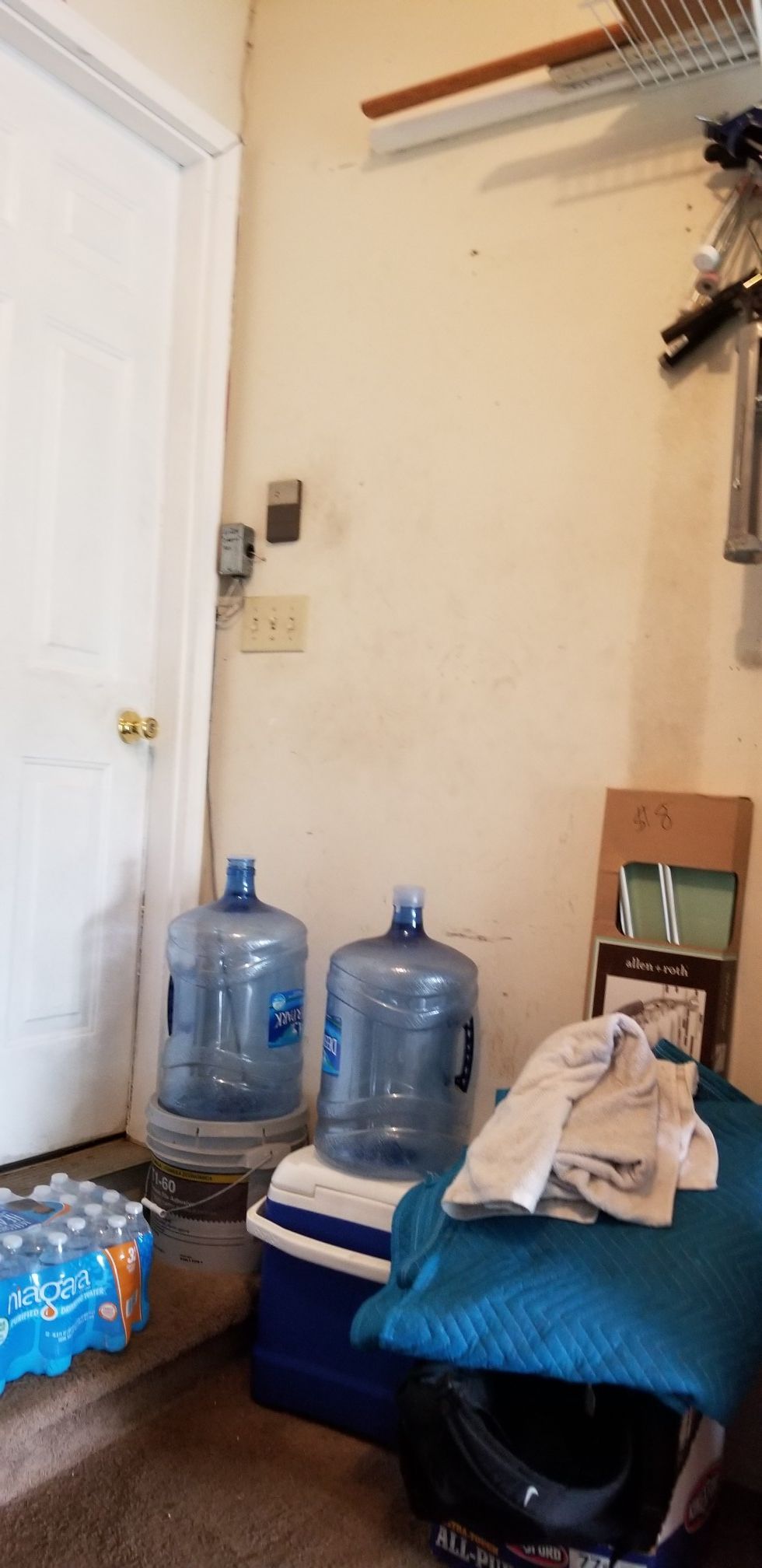 Make offer like new 5 gallon water dispensers have 5