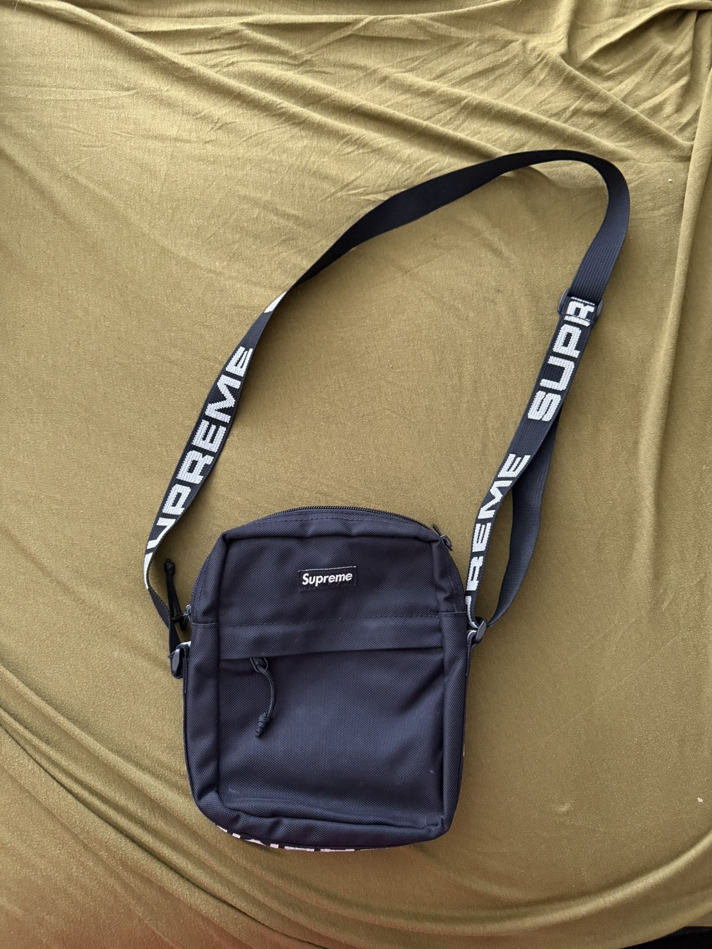 Supreme Shoulder Bag (Black)
