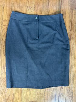 Karl Lagerfeld Paris size 8 gray skirt 