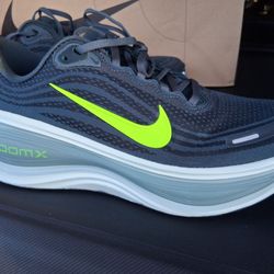 Nike Vomero Plus Dark Green Running Extremely Confortable Shoes