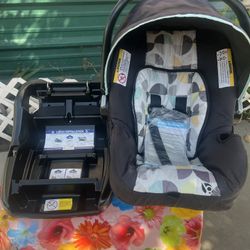Car seat ( Newborn ( Babytrend ) 