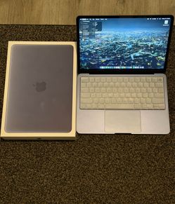 Apple MacBook Air Neo in Indigo