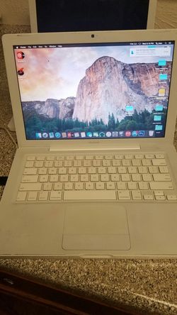 Macbook con music karaokes y virtual dj