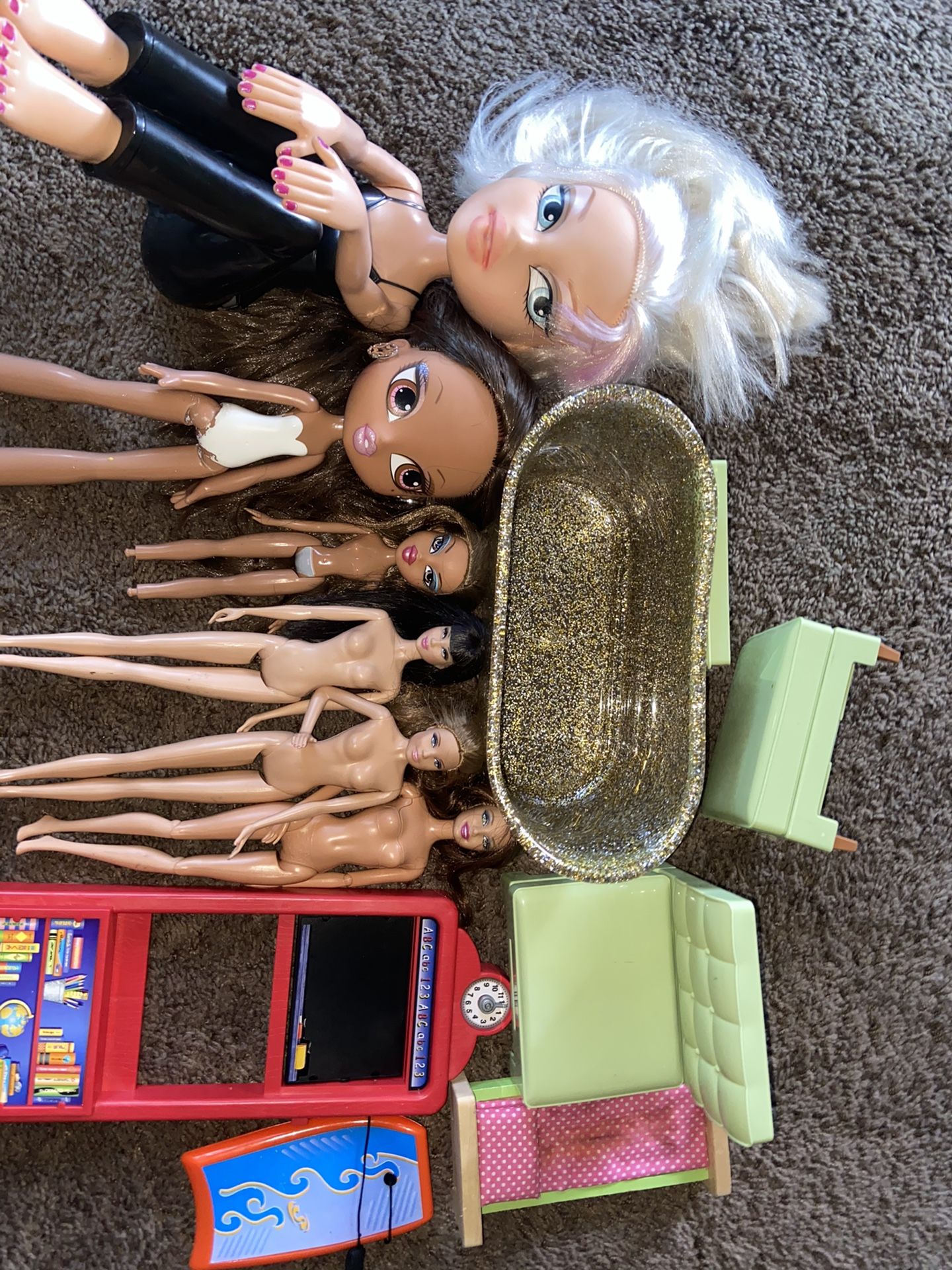 Dolls/Barbie/munecas/Bratz/ toys