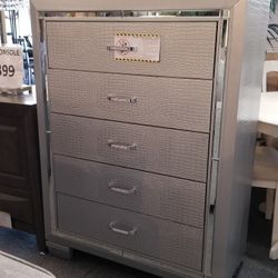 Brand New Silver Gray 5-Drawer Chest With Full Extensions (37.99 x 17.52 x 51.97"H)