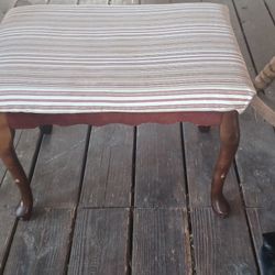 Vintage Queen Anne Cushioned Foot Stool/bench Seat.