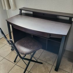 Desk in very good conditions