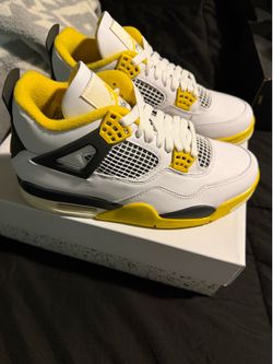 Jordan 4 Vivid Sulfur size 8 women