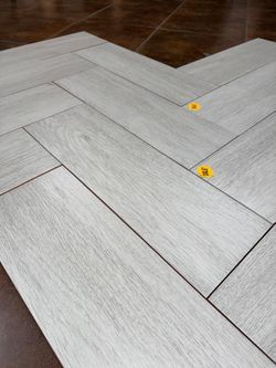 Wood look ceramic tile 8x24