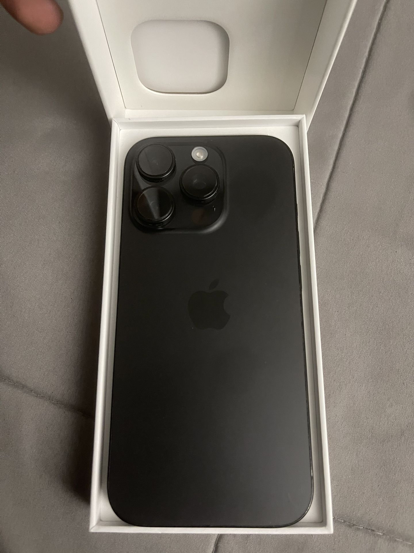 iPhone 16 pro 128gb At&T