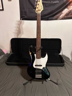 Squier by Fender JBass 5 String