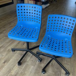 1 Blue Plastic Rolling Chair