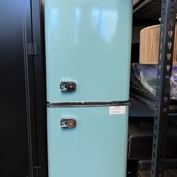 1106 3.8 Cu.Ft Retro Fridge with Bottom Freezer and Drawer, 2 Door Refrigerator with 7 Adjustable Temperature Settings for Bedroom, Dorm, Office, Apar