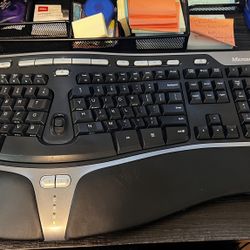 Nice Microsoft Natural Ergonomic Keyboard 4000 v1.0. Works!  See video. Keyboard. Works!  
