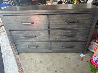 Full bedroom set local pickup