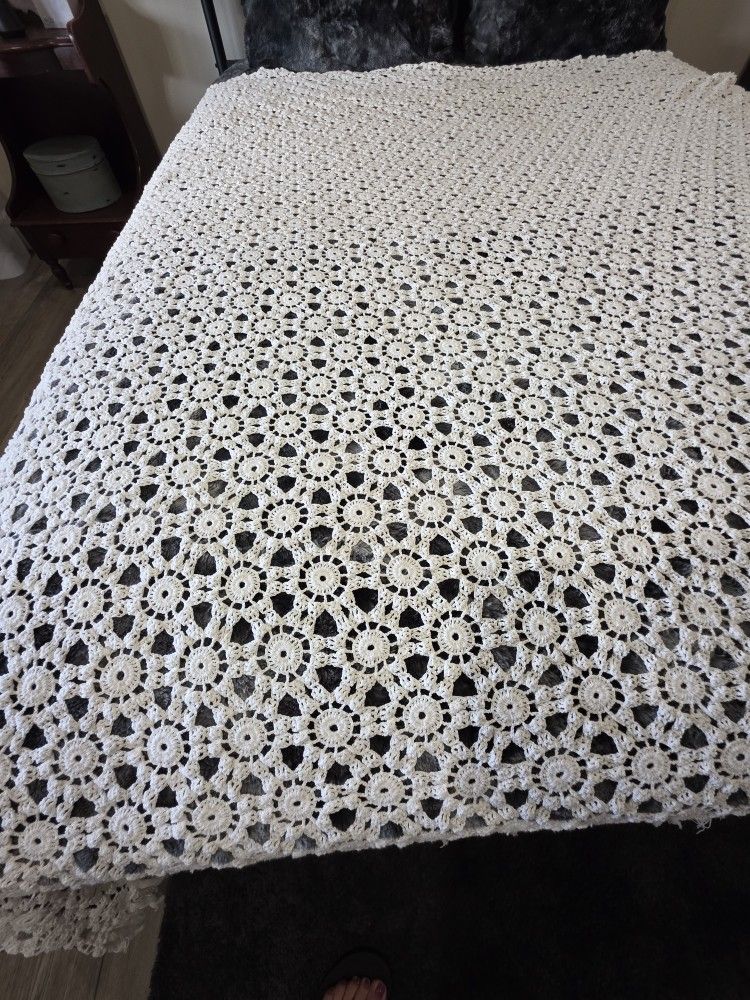 Vintage Crochet Lace Bedspread