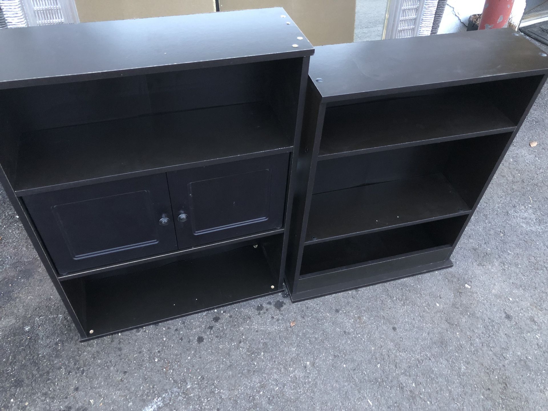 Two shelves cabinet