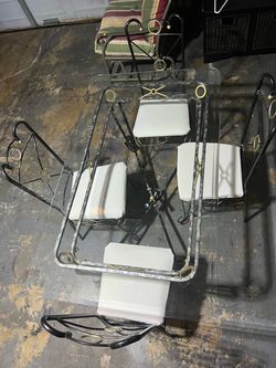 Dinning glas table with four chairs