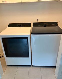 LG Whirlpool Slightly Used Washer/ Dryer Set