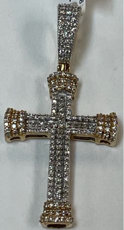 10KYG 0.75CTW Diamond Cross Pendant