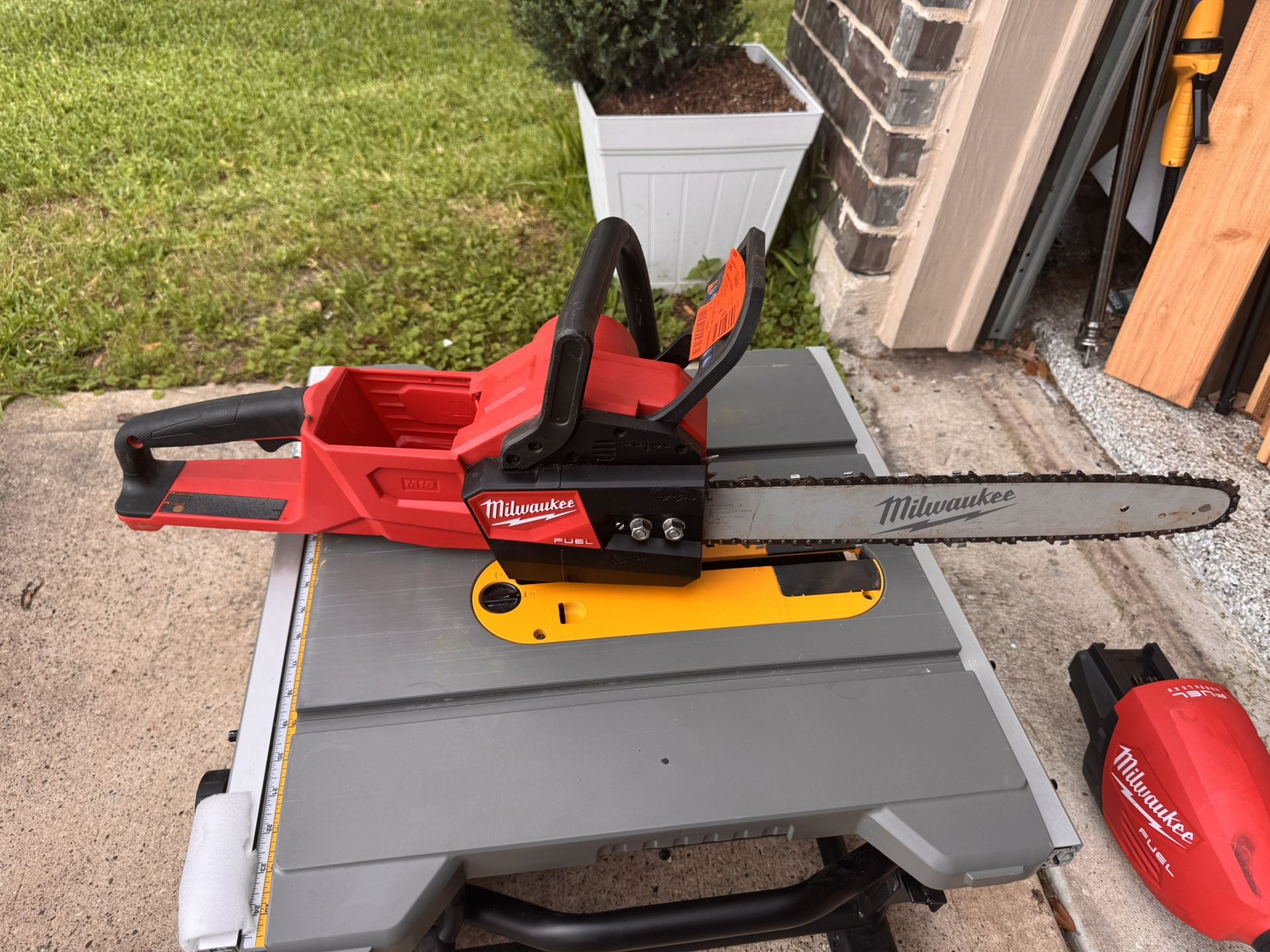 Milwaukee Battery Chainsaw