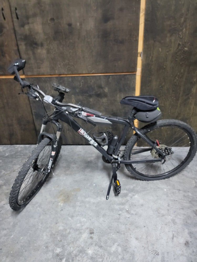 Mountain Bike - Iron Horse Quantum II – Barely Used, Excellent Condition!