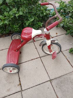 vintage tryicle just needs to be repainted