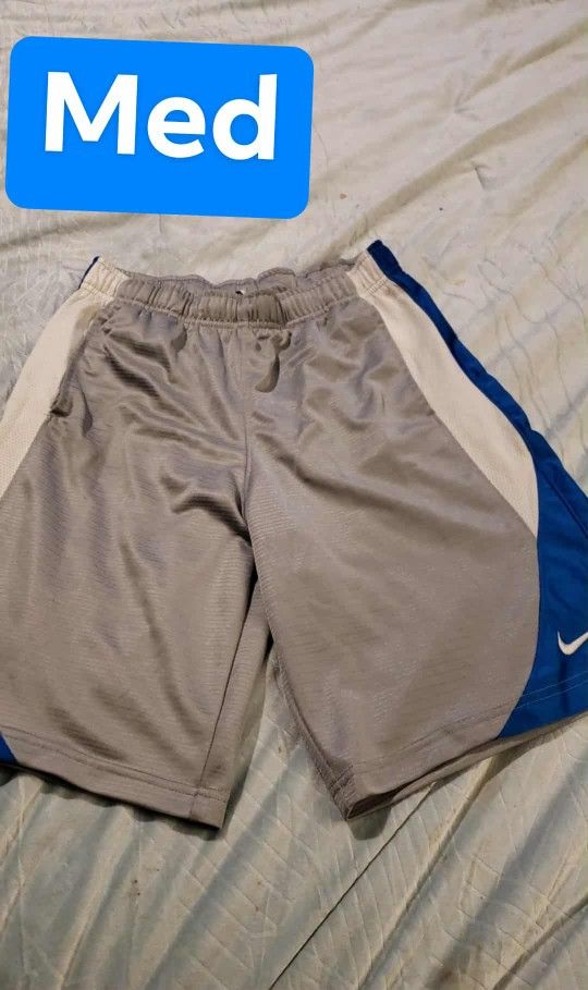 🩷 Medium Shorts. Still Available