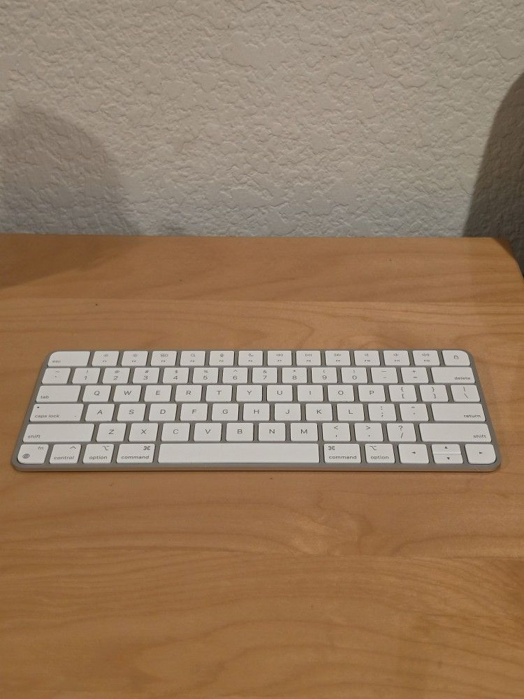 Apple Magic Keyboard (Lightning)