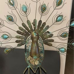 Peacock table decor