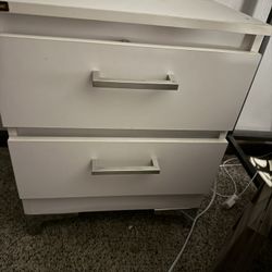 2 Nightstand 