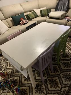 Pottery Barn Carolina Kids Craft table w/4 chairs