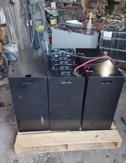 Battery forklift pallet jack solar