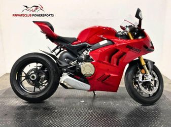 2022 Ducati Panigale V4 S