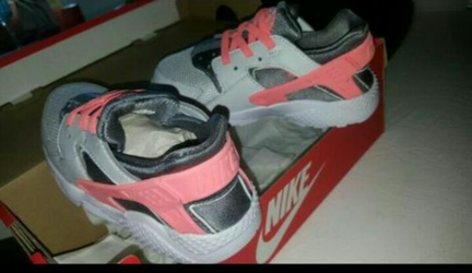 Nike huaraches size 10