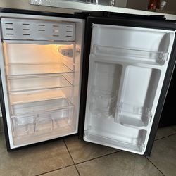 Mini fridge Clean interior condition