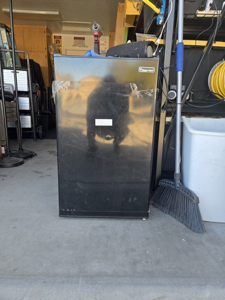 Mini Frige (Magic Chef