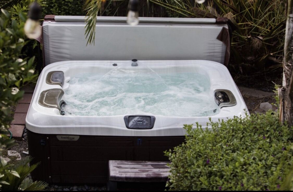 Jacuzzi / hot tub - bullfrog ( R5L)