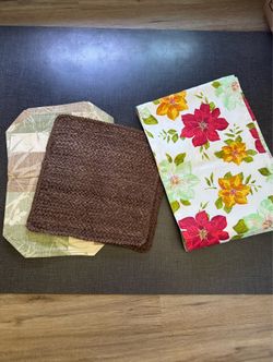 Table Mat Lot - 6 Table Mats 1 Long Reversible Table Runner Ready To Go!