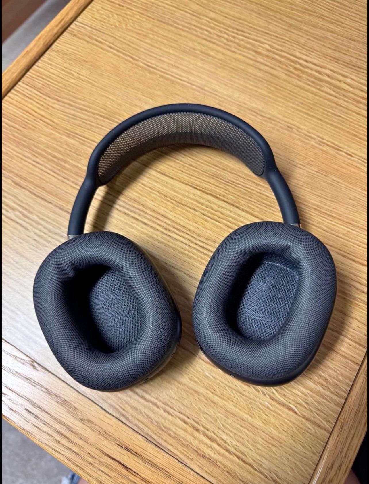 Black Apple AirPods Max