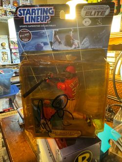 Cincinnati Reds Ken Griffey Jr MLB Starting Lineup Elite 2000 Figure with Card, Signed by Griffey the Plastic is cracked but does not damage the signa
