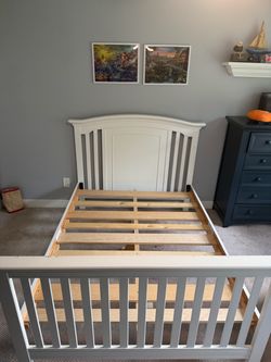 Frame for a Full mattress white