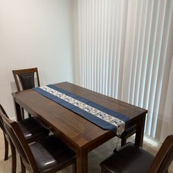 ‼️Move Out Sale‼️ Dinning Table In Very Good Condition.