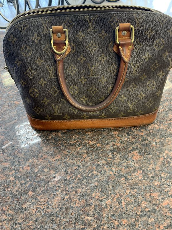 Lady’s Louis Vuitton purse (Alma) for Sale in Austin, TX - OfferUp