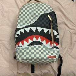 white and black sparygroundn